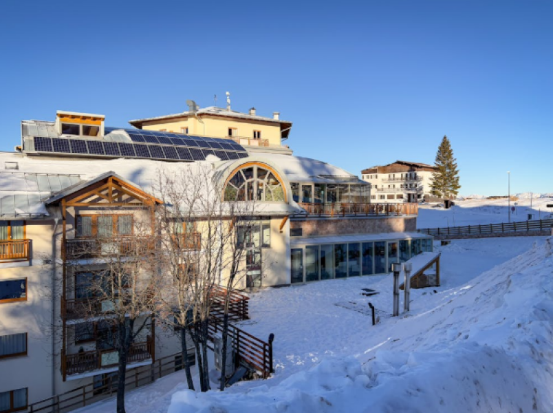 Saulės baterijos Lietuvos mokyklose: energija ir švietimas viename